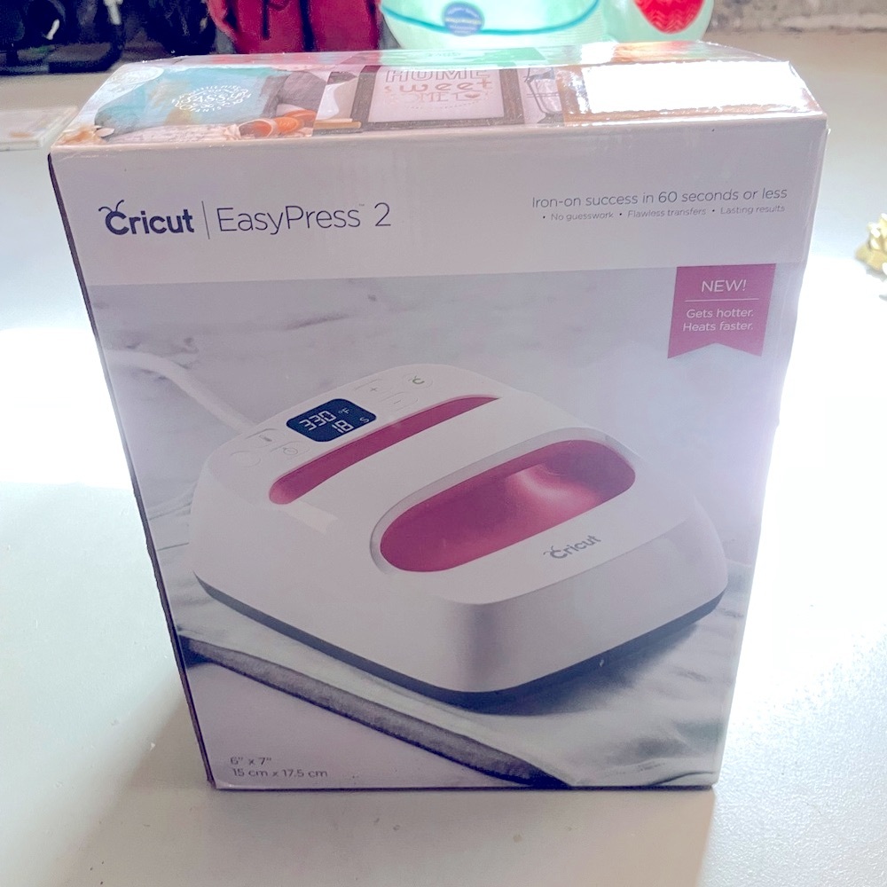 New Cricut EasyPress 2 - White and pink